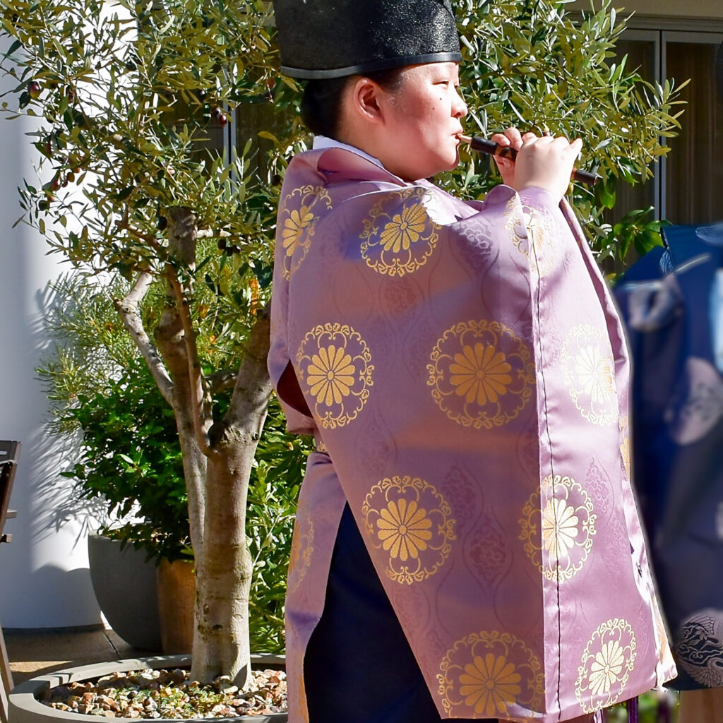 薄紫色に金色菊花文の華やかで凛とした狩衣／狩衣購入の流れもご紹介