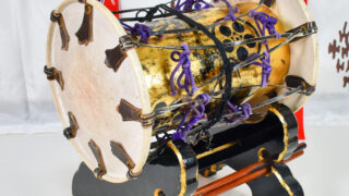 雅楽楽器「鞨鼓」修理事例②「革が緩んでボコボコと鈍い音しかしない